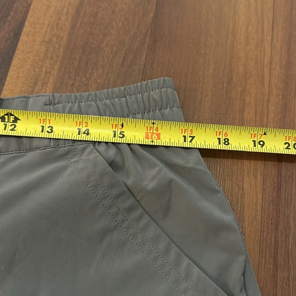 LL Bean Women Gray Bermuda Shorts 9” Inseam Size 12 Regular- Snap/Zip Closure - Picture 8 of 9